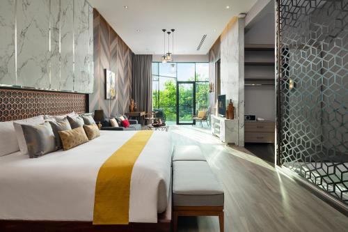 Topaz Jacuzzi room in The Gems Mining Pool Villas Pattaya