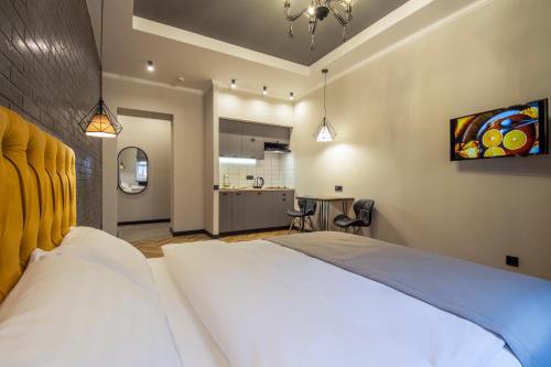 Central Apartments Maidan Area - image 14