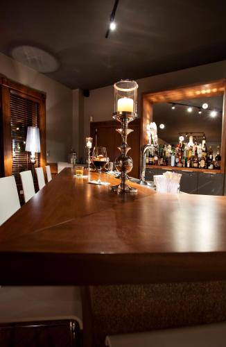 Pub/Lounge, Le Pleasant Hotel in Sutton (QC)