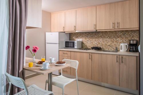 Kitchen, Dorian Boutique Hotel-Apartments in Hersonissos