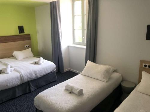 1 queen bed, 2 twin beds