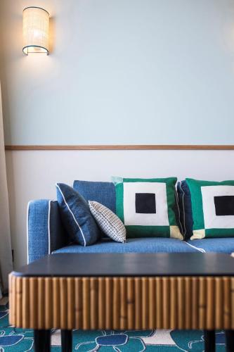 1 king bed, 1 sofa bed