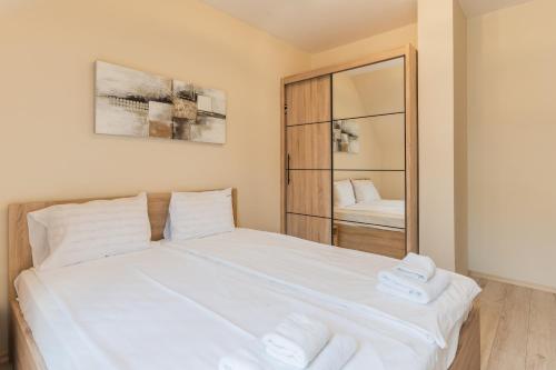 Stylish Apartment with a Big Terrace next to the Park
