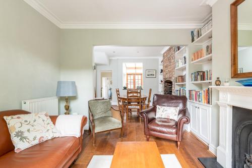 Pass the Keys Elegant Grade 2 Listed House Overlooking City Wall