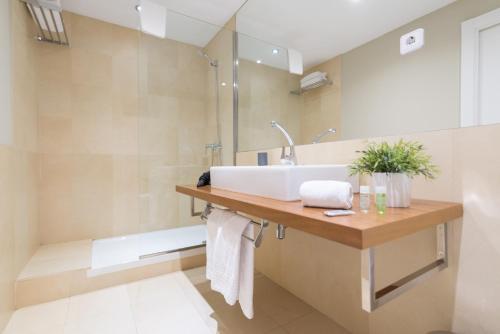 Aparthotel Senator Barcelona - image 2