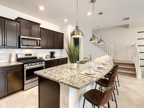 LAST MINUTE OFFER!! ASTOUNDING TOWNHOME At SOLTERRA - image 2