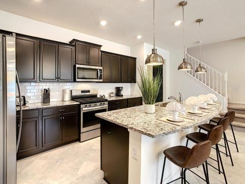 LAST MINUTE OFFER!! ASTOUNDING TOWNHOME At SOLTERRA - image 3