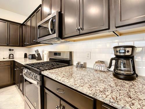 LAST MINUTE OFFER!! ASTOUNDING TOWNHOME At SOLTERRA - image 8