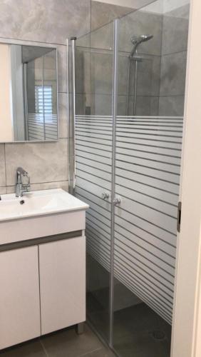 Isramax apartment near the beach. in Bat Yam