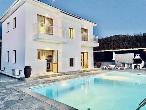Large luxury private Sea View Villa with pool