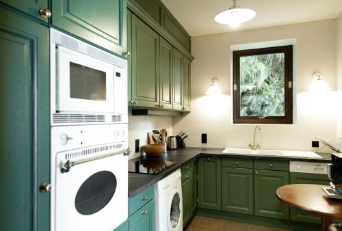 2 bedrooms, 3 beds