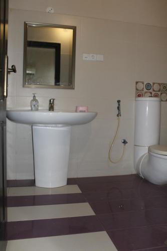 Standard Double Room image 2