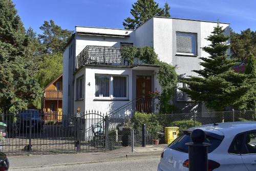 2 bedrooms, 5 beds
