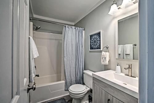 Surfside Beach Couples Retreat with Balcony! - image 8
