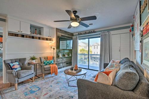 B&B Myrtle Beach - Eclectic Condo with Balcony 1 Block to Beach! - Bed and Breakfast Myrtle Beach