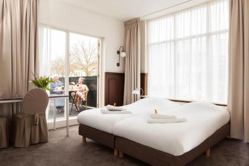 Hotel Stad en Land in อัคมาร์