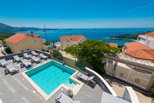 Superior Two-Bedroom Apartment with Partial Sea View