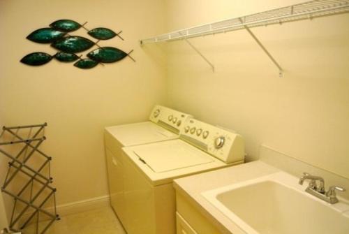 Monthly Snowbirds Welcome! condo - image 11