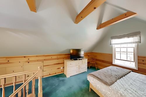 Cozy Alpine Getaway - 1 Mile to Ski Slopes & Lake cabin - image 8