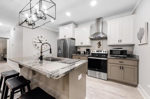 West End Beach Cottage - image 3