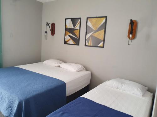 1 king bed, 1 twin bed