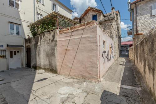 Elixir Luxury Rooms - in the old town - Tap to explore photos