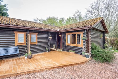 Зовнішній вигляд готелю, Redlands Country Lodge Apartments with Hot Tubs in Ladybank