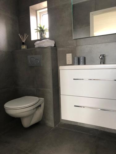 Bathroom, Huisje op den Diek in Sint Kruis