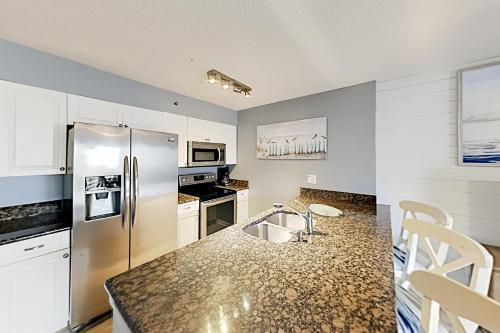 New Listing! 6Th-Floor Perch - Peekaboo Gulf Views Condo - image 8