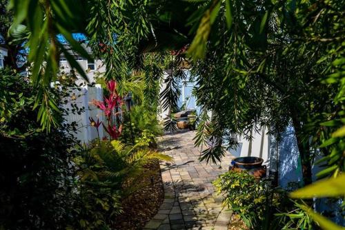 Seventh Seas half mile to the beach pet friendly Near to the Mayo Clinic - UNF - TPC Sawgrass - Conv