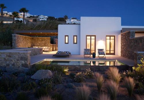 Bonzoe Suites & Villas