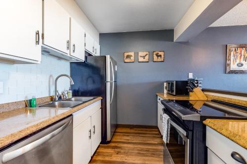 Modern Meadow Ridge Condo - image 3