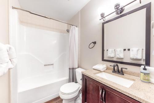 Modern Meadow Ridge Condo - image 7