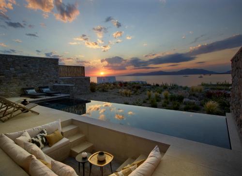 Bonzoe Suites & Villas