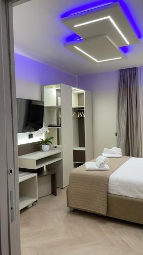 Superior King Suite image 10