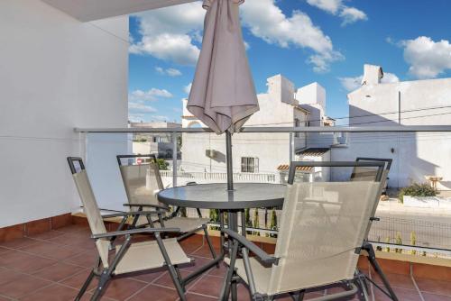 Fantastic 2 bedroom fully furnished modern apartment in walking distance to all amenities 4