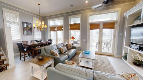 Front Beach House - image 3
