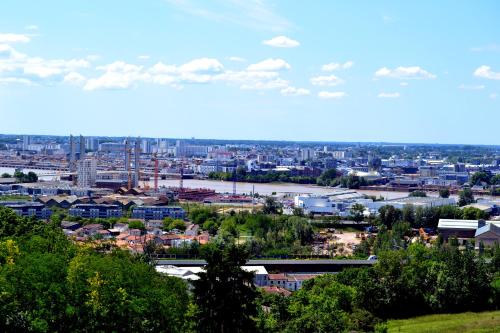 Studio Belle vue Bordeaux - Parking privé - Netflix - Tram A