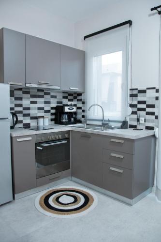 LUXY Apartment A, Near Beach, Private Parking