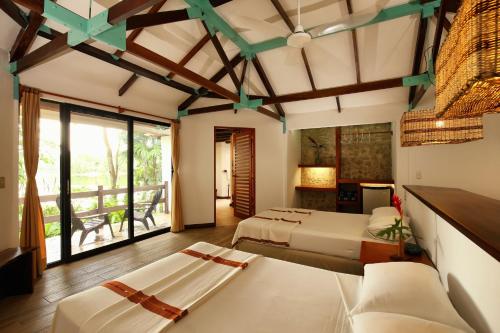 303815683 Villa Maya