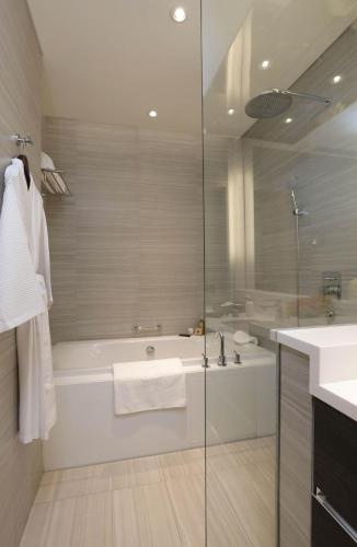 Makati Diamond Residences, Manila (Foto 8)