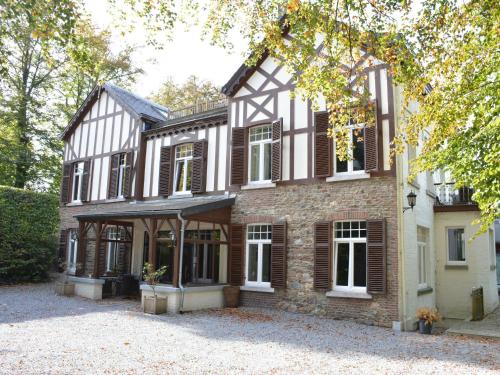 Luxurious relaxation house in the center of Spa with large garden, indoor pool gîte à louer Sur le Thier