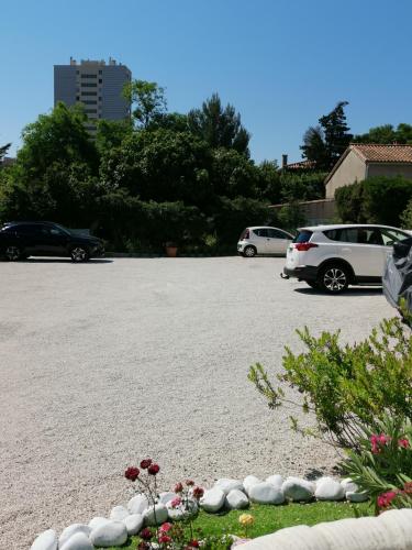 Carry Hotel - image 12