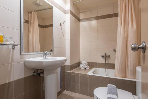 Yria Hotel - image 6