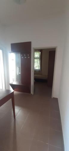 6 twin beds