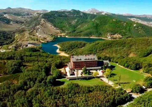 Parador de Cervera de Pisuerga Hotel de charme Baños de la Peña