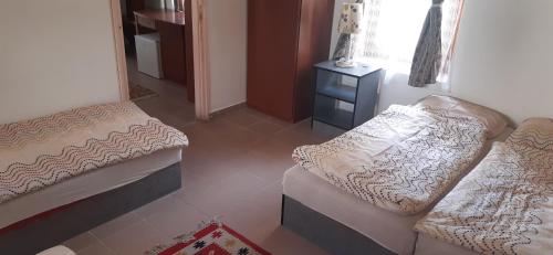 7 twin beds