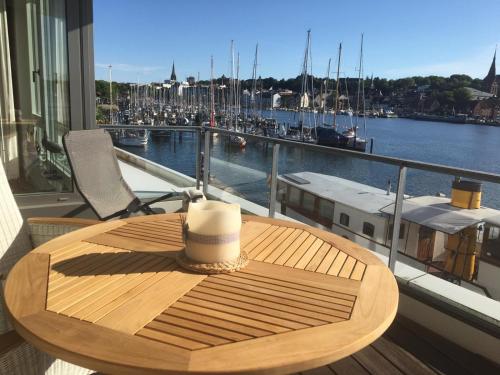 陽台/露台, Loft 5 - Urlaub direkt an der Förde (Loft 5 - Urlaub direkt an der Forde) in 弗魯爾蘭德