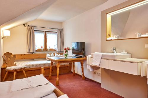 Gastehaus Sonnenheim 192m von Mittenwald entfernt