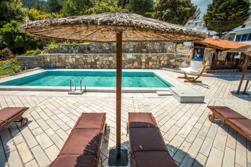 Kinira Beach Hotel - image 11